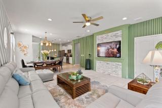 Stylish Cozy Family Getaway with Private Pool and Lake View - Kissimmee - 0