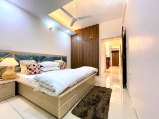Airport Bliss Apartment+Balcony & Netflix + Prime - Jaipur - 3