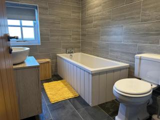 Beudy Howel - A beautiful converted barn close to the coast - Llansadurnen - 2