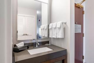 Courtyard Burlington Williston - 4