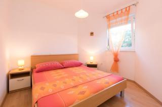 Apartments Mirjana * central location and close to beach - Punat - 5