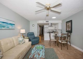Clearwater 1C by ALBVR - Beautiful Beachfront Views! Great location! - Gulf Shores - 2