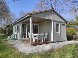 Chalet simple au Camping L'Etruyere au lac - La Tardière - 0