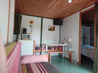 Chalet simple au Camping L'Etruyere au lac - La Tardière - 2