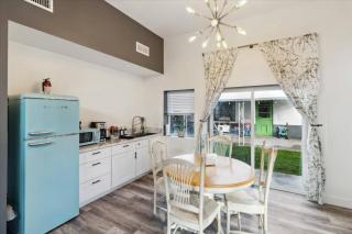 The Gregory: 2 Bed/1 Bath Guesthouse - 3