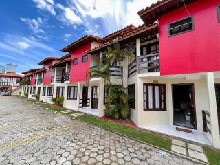 Casas no Residencial Mont Sinai com 2 ou 3 suítes (todas com ar), internet privativa 300MBPS a aproximadamento 250m da Praia de Taperapuã, condomínio com piscinas adulto e infantil, sauna, churrasqueiras e Segurança 24hrs. - 7