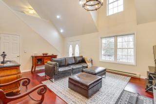 Large Deck and Fire Pit Secluded Pocono Lake Home - Pocono Lake - 9