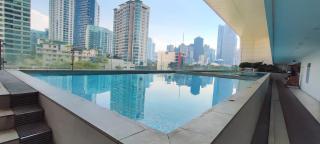 Aveline Suites Executive City View ACQUA Private Residences near Rockwell Makati - 1