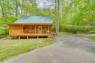 Cabin with Hot Tub about 6 Mi to Downtown Gatlinburg! - Gatlinburg - 8