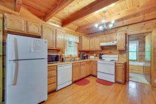 Cabin with Hot Tub about 6 Mi to Downtown Gatlinburg! - Gatlinburg - 1