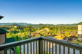 FALL SALE, Sleeps 20, Theater, HotTub, Game, Pet Friendly - 0