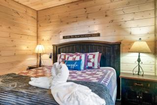 FALL SALE, Sleeps 20, Theater, HotTub, Game, Pet Friendly - 2