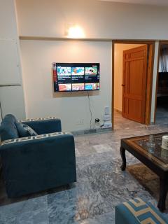 F-10 Comfy 2 Bed drawing Lounge Kitchen smart TV wifi - 7