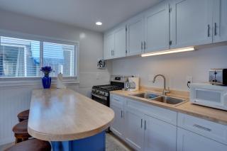 Catalina Island Duplex - Steps to Beach and Pier! - 3