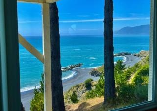Breathtaking Oceanview! by OceanviewHotTubs Oceanfront! Shelter Cove CA Tesla EV station - Shelter Cove - 1