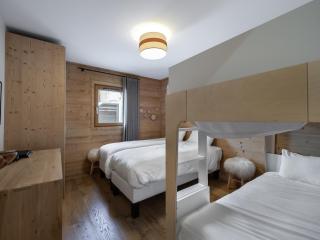 Appartement T4 à Courchevel, proche des pistes, avec terrasse, parking, et services inclus - FR-1-563-13 - Courchevel - 2