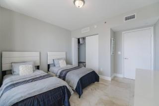 Wonderful 2 BR Condo Icon Brickell With Pool - Miami - 1
