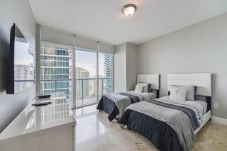 Wonderful 2 BR Condo Icon Brickell With Pool - Miami - 3