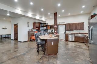 Pet-Friendly Lingle Ranch with Deck on 60 Acres! - - 4