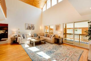 Lake George Oasis with 9 Acres, Hot Tub and Game Room! - Diamond Point - 7