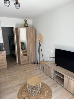 Charmant studio neuf 150m plage sur avenue principale climatisé et parking - Cavalaire-sur-Mer - 0