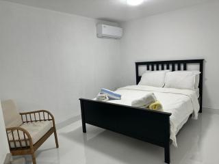 Majestic 2-Bedroom Beachside Suite - 4