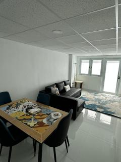 Majestic 2-Bedroom Beachside Suite - 6