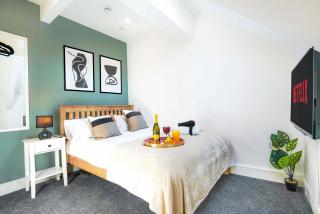 Central Buckingham Apartment #1 with Free Parking, Pool Table, Fast Wifi and Smart TV with Netflix by Yoko Property - 0