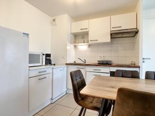 Spacieux T2 avec Terrasse, Parking Privé, à 2 min de la Plage ! - FR-1-715-24 - 4
