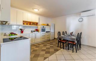 Awesome Apartment In Medulin With Wifi - Medulin - 7