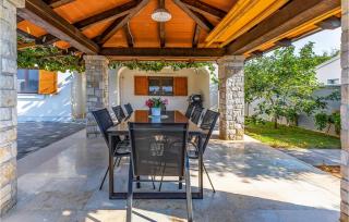 Awesome Apartment In Medulin With Wifi - Medulin - 3