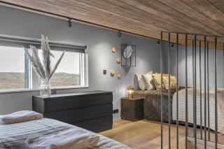 Luxury Log Home with a Hot Tub - Selfoss - 4