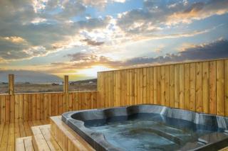 Luxury Log Home with a Hot Tub - Selfoss - 8