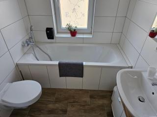 Schöne große Ferienwohnung 79m2 und 2 Bäder, Zentrumnah, 2OG - 9