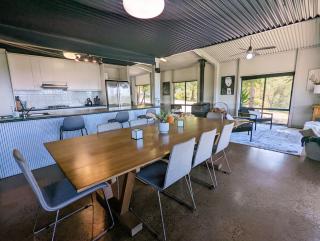 Lakeview Lodge - Goughs Bay - 4