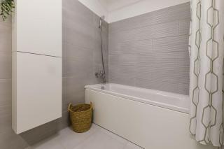 Luxury Apt. Near River & Parking - 6