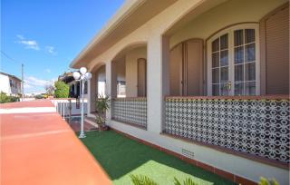 Gorgeous Home In Viareggio With Kitchen - 3