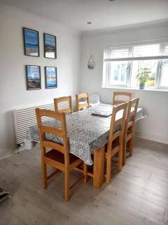 Amazing Beach House, Sleeps 8, Pet Friendly - Trearddur - 9