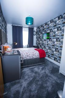 Remarkable 2-Bed Apartment With Sea View - 9