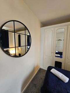 Warm Contractor-Friendly Home - Luton - 1