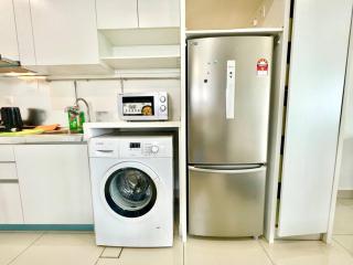 T1 Cozy 1-10Pax 2Room Trefoil Setia Alam Smart TV WiFi - 1