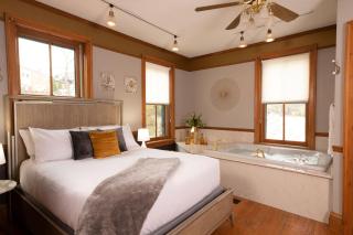 Riverboat Suites - Galena - 3