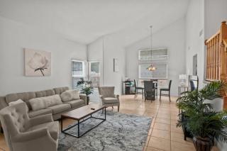 Work, Life, Luxury! Luxe Vegas Home w Firepit+Pool - Las Vegas - 4