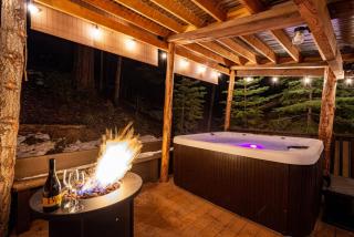 Corlieu Falls Cabin in Sugar Pine 8 miles from Yosemite with Gazebo, Hot tub a shack and Bar top - Oakhurst - 5