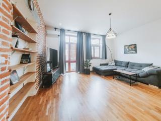 Priestranný apartmán v centre - 9