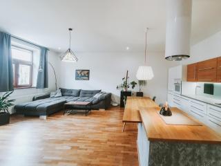 Priestranný apartmán v centre - Košice - 0