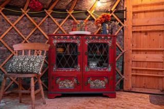 Giant Yurt Sleeping 8 with Spa, Catering, Walled Gardens, Nature Reserve, Free Parking - 3