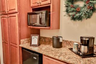 The Inn at Christmas Place - Pigeon Forge - 7