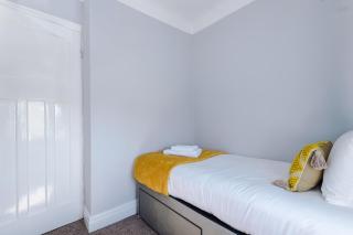 Charming 3-Bedroom Home in Liverpool - FREE Parking - 9