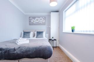 Charming 3-Bedroom Home in Liverpool - FREE Parking - 8